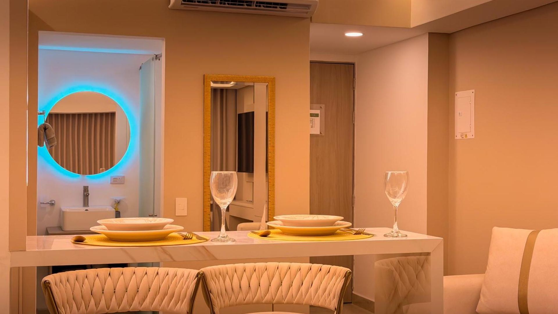 Apartamento Balcon Y Vista-piscina-cerca Aeropuerto *