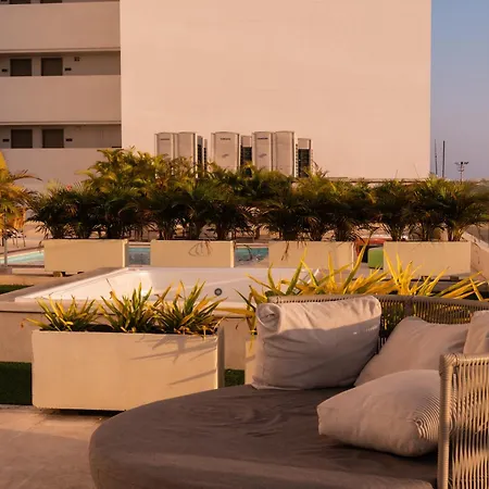 Apartamento Balcon Y Vista-piscina-cerca Aeropuerto